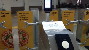 В алматинском метро ввели оплату проезда по биометрии