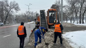 Уборка снега продолжается в Алматы