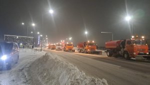 Круглосуточная работа по очистке улиц от снега ведется в Астане