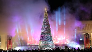 В Алматы зажглась главная новогодняя елка