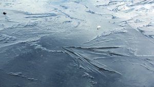 Жителей Алматы предупредили об опасности тонкого льда на водоемах