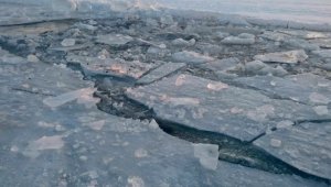 Пятилетний мальчик провалился под лед в области Абай