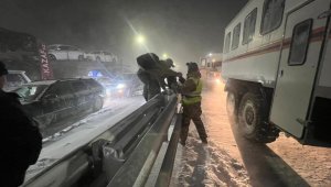 465 человек спасены из снежных заносов за сутки в Казахстане