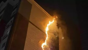 Жилой комплекс загорелся в новогоднюю ночь в Атырау