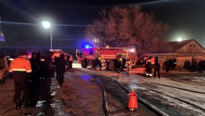 Пожарные и полицейские предотвратили взрыв цистерны с бензином в области Абай