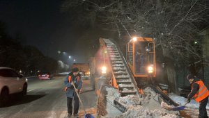 Вывоз снега в Алматы: сделано более 2,4 тысячи рейсов самосвалов