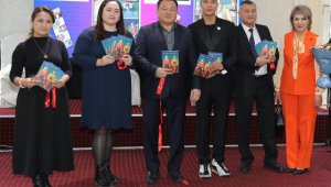 В Алматы презентовали первый комикс об основателях Казахского ханства