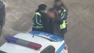 Пьяный водитель протащил полицейского по проезжей части в Астане