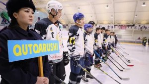 В Астане прошел турнир по хоккею памяти погибшего пожарного
