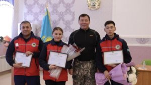 Награждены фельдшеры, ползком добиравшиеся по сугробам к пациенту в Актюбинской области