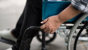 За потерянное инвалидное кресло алматинка отсудила миллион тенге у авиакомпании
