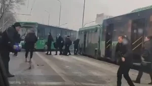 Массовое ДТП произошло в Алматы: столкнулись три автобуса и легковушка