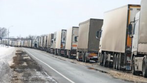 2500 фур застряли на автодороге республиканского значения Самара – Шымкент