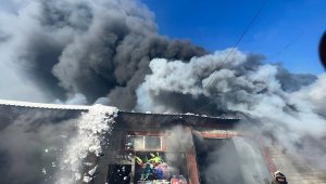 Потушили пожар на барахолке в Алматы