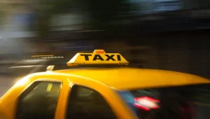 Минтранс РК требует от операторов мобильных приложений по заказу такси обеспечивать безопасность пассажиров