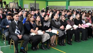 Ерболат Досаев поздравил жительниц города с предстоящим весенним праздником