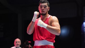 Айбек Оралбай стартовал с победы на турнире по боксу в Италии