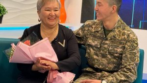 Необычный подарок к 8 Марта: мамы казахстанских солдат не ожидали их увидеть