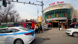 В Алматы горел торговый центр