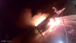 Глазами пожарного: два автомобиля за сутки воспламенились в Мангистау