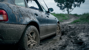 75 автомобилей забуксовало в грязи на трассе Жезказган – Кызылорда