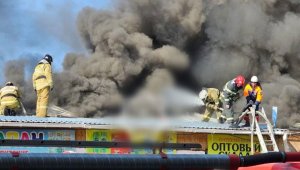 Склады горят на одном из рынков Тараза
