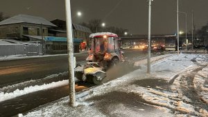 В Алматы выпал снег высотой 15 см