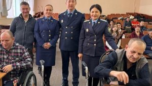 Прокуроры Павлодара посетили дом престарелых