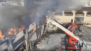 Пожар разгорелся на складах в Астане