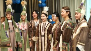 В Алматы провели показ нарядов в национальном стиле