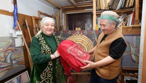 Супруги Гулжай Кусман и Зейнелхан Мухамеджан возродили древнее казахское мастерство