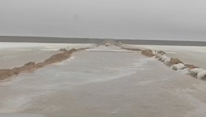 Трассу затопило талыми водами в Актюбинской области