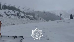 Сошла снежная лавина в горах Алматы