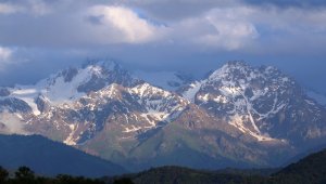 Двое туристов потерялись в горах Алматы