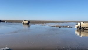 Республиканскую трассу затопило талыми водами в Абайской области