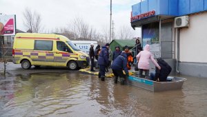 Пострадавшим от паводков казахстанцам оказывается вся необходимая медпомощь