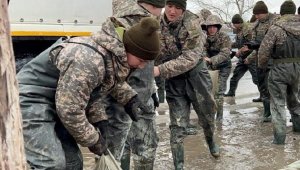 Паводки в Казахстане: шестой день оказывают помощь пострадавшим военнослужащие
