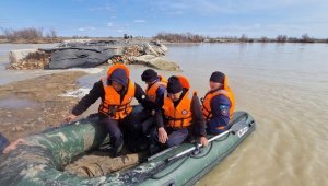 Найдены тела двух пропавших мужчин во время паводка в Атырауской области