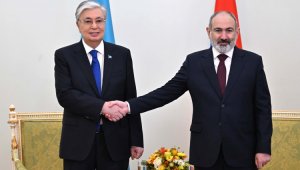 Токаев провел переговоры с Премьер-министром Армении в узком составе