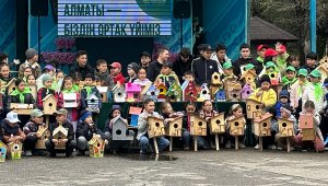 Алматинские школьники смастерили более двухсот скворечников