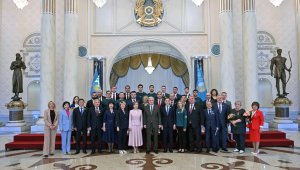 Глава государства наградил ряд казахстанцев