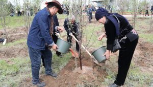Артисты Казгосцирка приняли участие в акции «Алматы – город-сад»