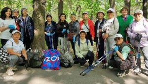 «Алматы – наш общий дом»: пенсионеры центров активного долголетия провели плоггинг в трех парках Алматы