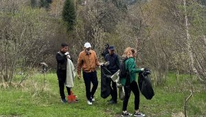 В Алматы прошла экоакция «Чистые горы: собери мусор получи бесплатный обед»