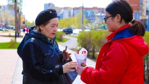 «Бауырсак объединяет»: столичные волонтеры раздали угощения и сладости в честь праздника