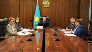 С более 600 лучшими учителями Казахстана встретился министр Бейсембаев
