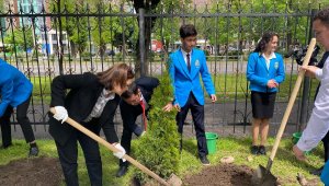 «Алматы – наш общий дом»: выпускники школы Алматы посадили деревья