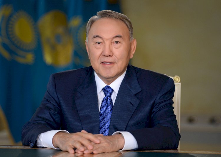 Назарбаев постановил провести внеочередной съезд Nur Otan