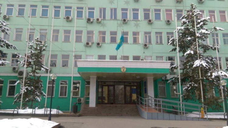 Аким Бостандыкского района принял граждан во фронт-офисе