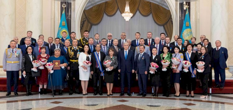 Президент вручил государственные награды ряду казахстанцев